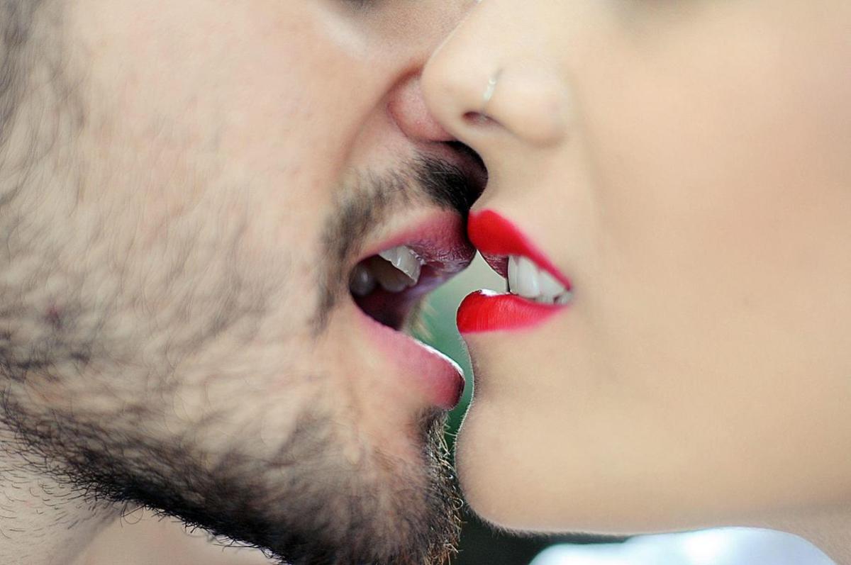 A man and a woman kissing (for illustrative purposes), Photo Credit: Jim Epler/Flickr, Cristina Souza/Flickr